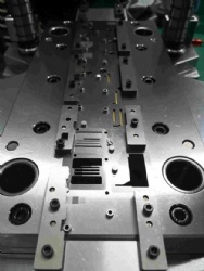 Stamping die